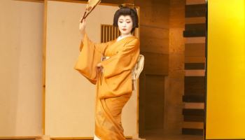 중국의 ‘여행 자제’에 휘청거리는 日…경제 경고음 커진다