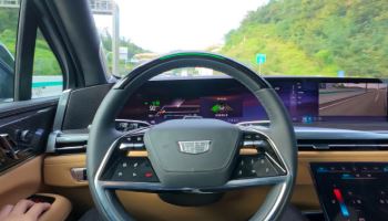 "핸들 놓고 슝슝"…테슬라·GM·현대차, 자율주행 전쟁 총성 울렸다