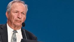 서머스 前재무, 억만장자 성범죄자에 불륜 상담 들통나자…