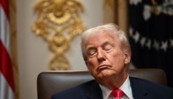 바이든 조롱하더니…트럼프, 또 공개 회의서 졸음과 사투