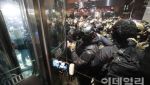[목격자들]③계엄의 밤이 저물고 탄핵의 낮이 밝았다