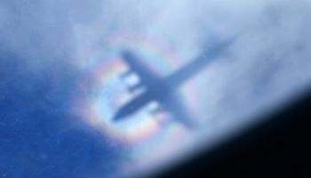 '증발한' 239명 탄 비행기 실종 미스터리..."다시 찾는다"