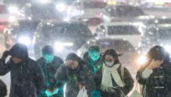 "112 연결도 어려워"…빙판길 고립에 시민들 밤새 공포의 퇴근