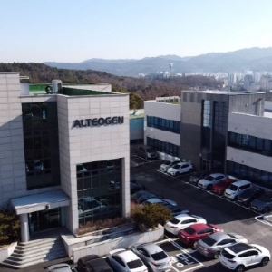 [단독]할로자임, 독일서 '키트루다SC' 유통 금지 가처분 승소…알테오젠에 미칠 파장은?