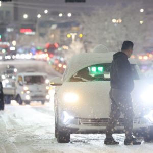 "움직일 수가 없어요"…`서울 폭설 첫눈` 교통민원 쏟아졌다