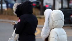 포근한 날씨 속 '감기조심'…"미세먼지 마스크도 착용하세요"[오늘날씨]