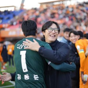 '1부 잔류' 제주 김정수 대행 "팬들 응원 덕에 생존했다"