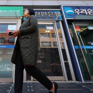 대출 창구 막히니, 주담대 금리 '훨훨'