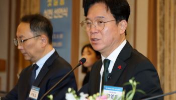 청년 일자리 첫걸음 실천 선언식에서 발언하는 김영훈 장관