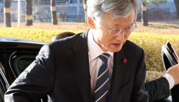 출근하는 조희대 대법원장