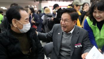 박강수 마포구청장, 일자리 찾는 어르신과 대화