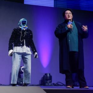 '이제 아이돌도 로봇으로'                                                                                                                                                                      