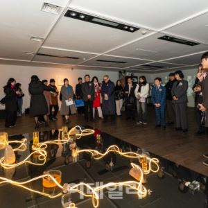 인사동에 착륙한 ‘화성 예술’…‘화성 미디어 전시’ 인사동서 개최