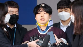 '징역 42년+4개월' 박사방 조주빈…미성년자 성폭행 '징역 5년 더'