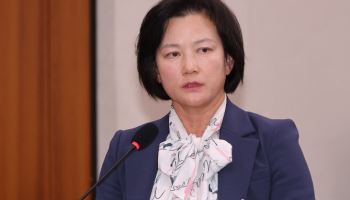 정유미 검사장, 고검검사 '강등'…법무부, '검란'에 '인사' 맞대응