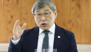 “교권은 보호가 아닌 존중대상…순직 교사 추모 공간 검토”