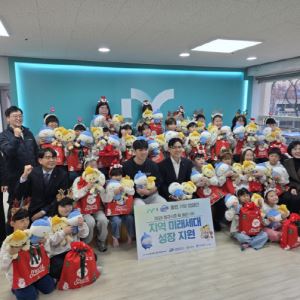 삼성라이온즈, iM뱅크 홈런 기부 행사...김영웅 직접 전달