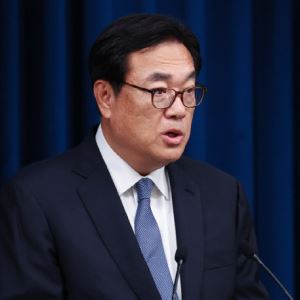 정진석 "계엄하면 시민들 거리 나온다 만류"에…尹 "설득 말라"