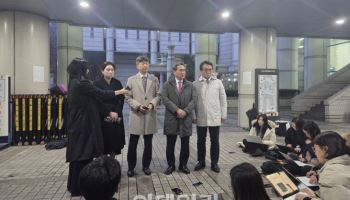 尹 추가 구속심문 결과는 1월께…"이적죄 기소 황당" 주장
