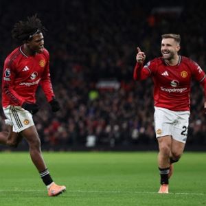 '3백->4백 전환' 맨유, 차포 떼고도 뉴캐슬에 승리...리그 5위 도약