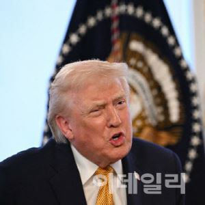 트럼프 젤렌스키 회담 앞두고 "뭘 가져오나 보겠다"