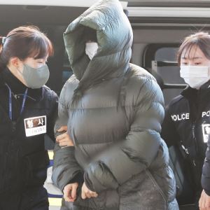 "바르게 살겠다"더니 수갑 차고 돌아온 황하나...아이 아빠는?