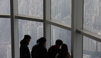 서울 아파트 공급 반토막 난다는데…정부 대책은 차일피일