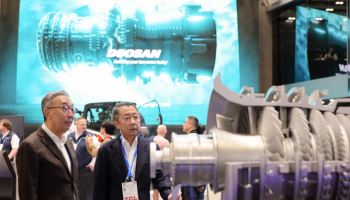 CES 찾은 박정원 두산 회장 "AI 시대 에너지 시장 선도"