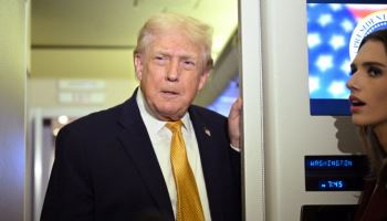 트럼프 "베네수엘라, 석유 판매 수익으로 美상품만 구매"