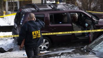 美 ICE요원, 미네소타 이민단속중 여성 운전자 총격 사살