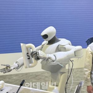 올해도 中 휴머노이드가 점령한 CES…'차이나 테크' 공습