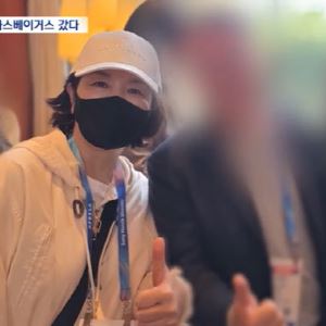 강선우 공천헌금 수사 중 美 출국한 김경, CES서 엄지 척
