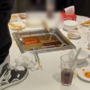 ‘소변 훠궈’ 中 10대, 결국 4.6억 배상…“새롭게 태어날 것”