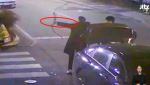 "차에서 활 꺼내더니"...'무쇠' 화살 쏜 남성들이 노린 건, CCTV 보니