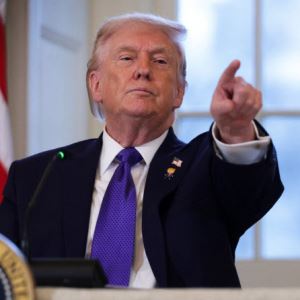 트럼프 “그린란드, 합의 안 되면 강압적 방식으로라도 확보”