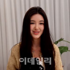 '뉴진스 퇴출 멤버' 다니엘, 깜짝 라이브 방송서 '버니즈' 외치며 울먹(종합)