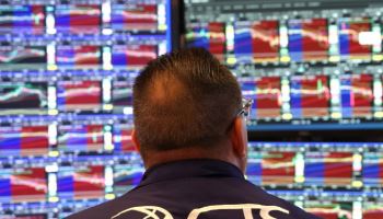 트럼프-파월 충돌 격화에 월가 '충격'…주식·채권·달러 동반 하락