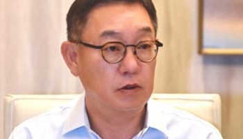 LG CNS 현신균 "휴머노이드 학습시켜 '일 잘하는 로봇' 만들 것"