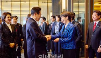 직접 맞이부터 목례까지…한일 정상의 배려가 만든 장면들