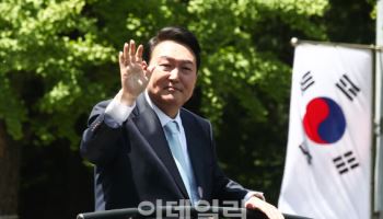'V1'에서 '수형번호 3617'로…윤석열 12·3계엄이 부른 몰락