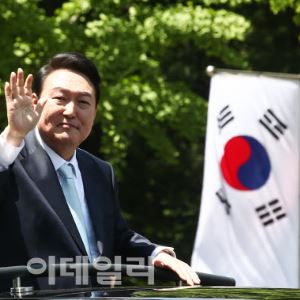 'V1'서 '수형번호 3617'로…윤석열 12·3계엄이 부른 몰락