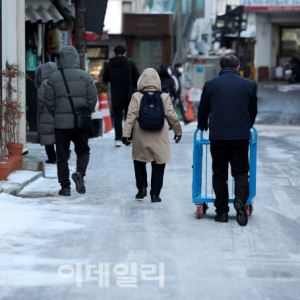 "어제보다 더 춥다"…최저 영하 15도, 찬바람에 체감온도 '뚝'[오늘날씨]