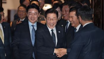 민주당은 왜 ‘당정 엇박자’를 두려워하나