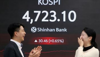 “딜링룸 사진=갓성비 마케팅” 코스피 날자 은행들 딜링룸 홍보전