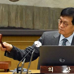 올해 첫 금통위, 환율·집값에 묶인 금리…언제 움직일까