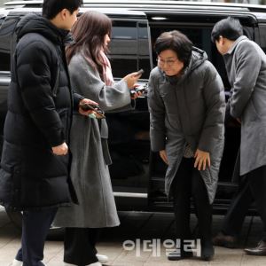 [포토] 인사하는 이혜훈 장관 후보자                                                                                                                                                                      