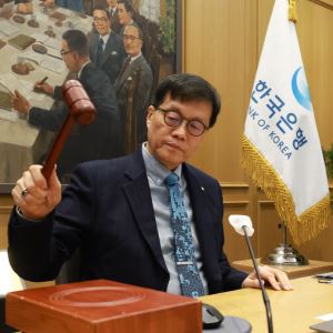 집값·환율 다 뛰어…한은, 2.50%로 5연속 금리 ‘동결’(상보)