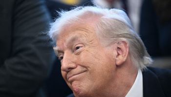 트럼프, 핵심광물 관세 부과 일단 보류…"협상 먼저"