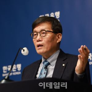 이창용 "금리로 환율 잡으려면 200~300bp 올려야 할 것"(종합)