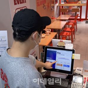"다음주 비 오니 알바 줄이세요"…감 대신 AI로 장사한다[르포]